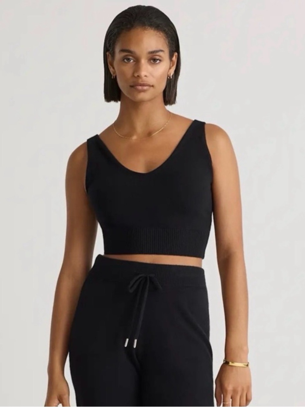 Quince Mongolian cashmere cropped v-tank in black